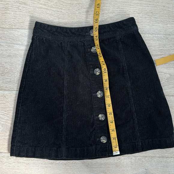 Cute black button front corduroy mini - Picture 3 of 4
